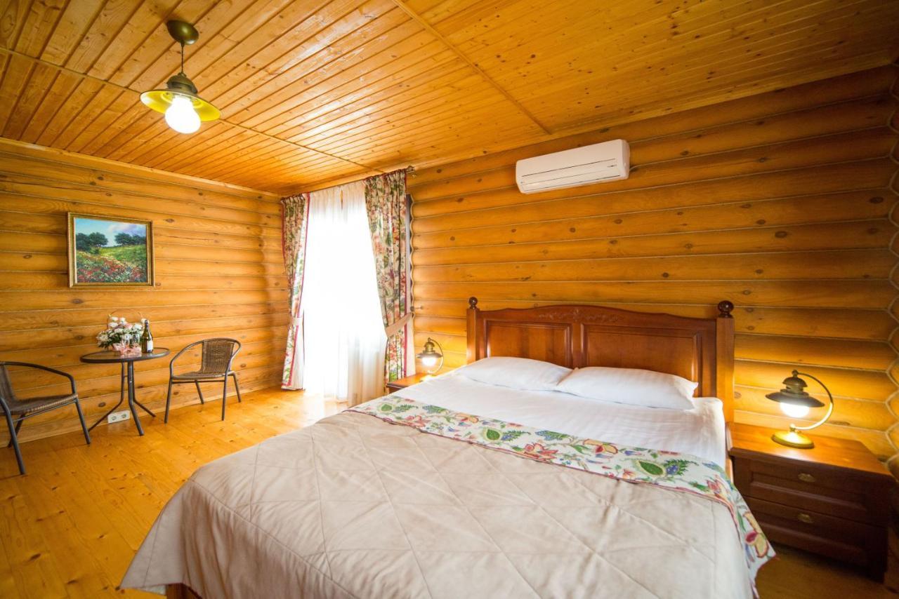 Hotel Комплекс Відпочинку Пампушка & Подушка Burlach'ya Balka Exterior foto
