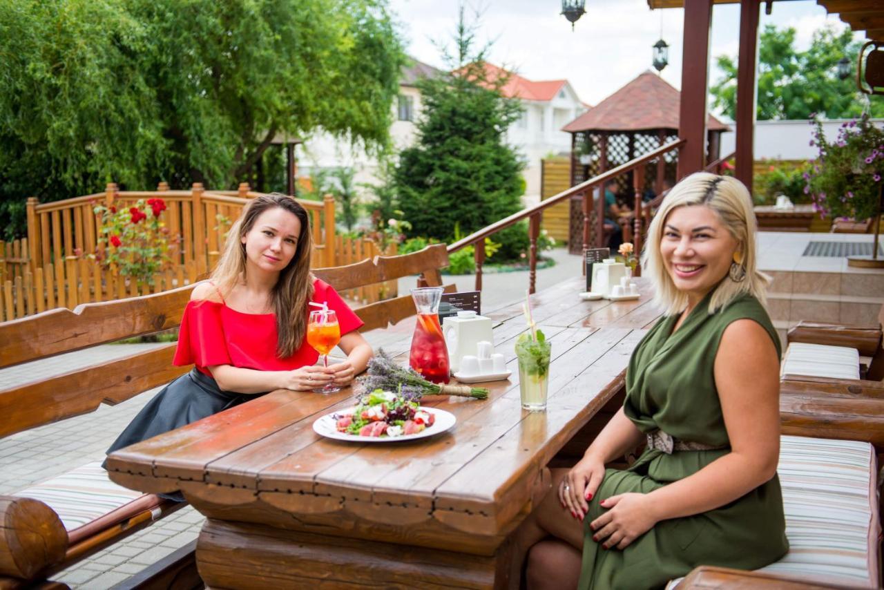 Hotel Комплекс Відпочинку Пампушка & Подушка Burlach'ya Balka Exterior foto